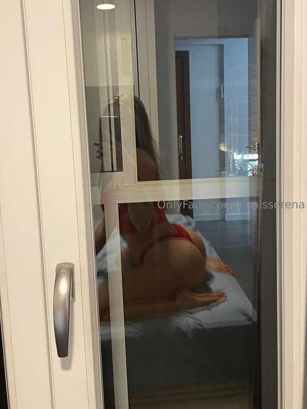 Solita en casa y todavia no me escribiste...