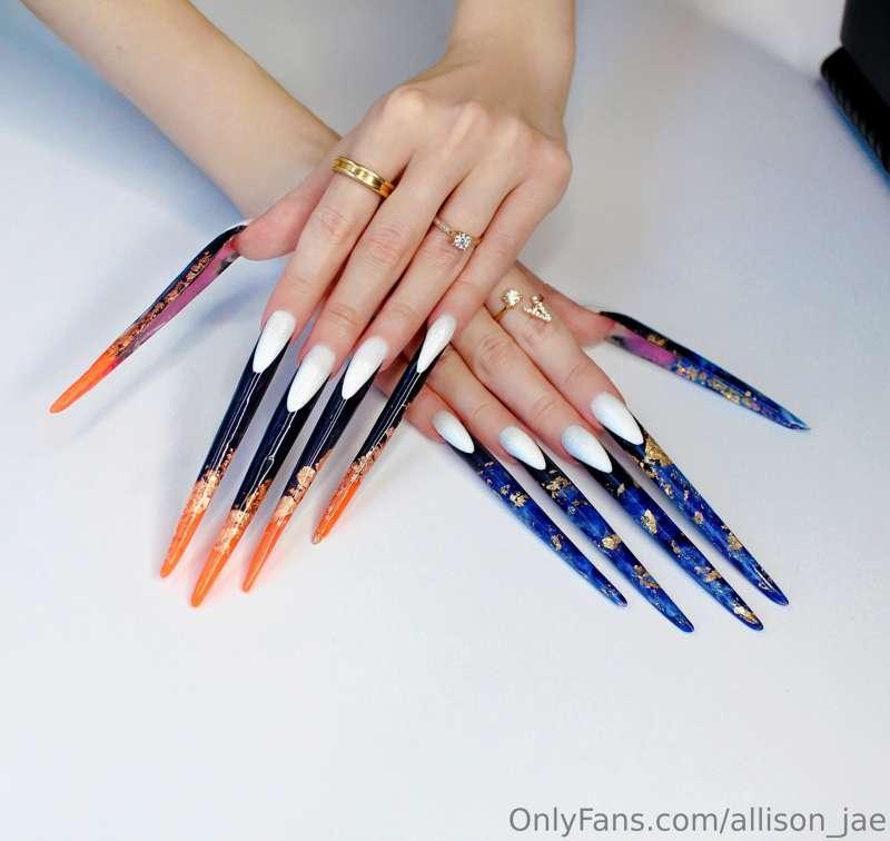 Love nails💅🏻🧡💙