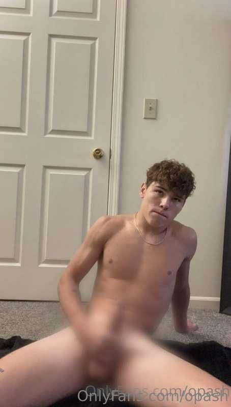 🚨💦My BIGGEST cum shot💦🚨

I recorded this video a while ago a..