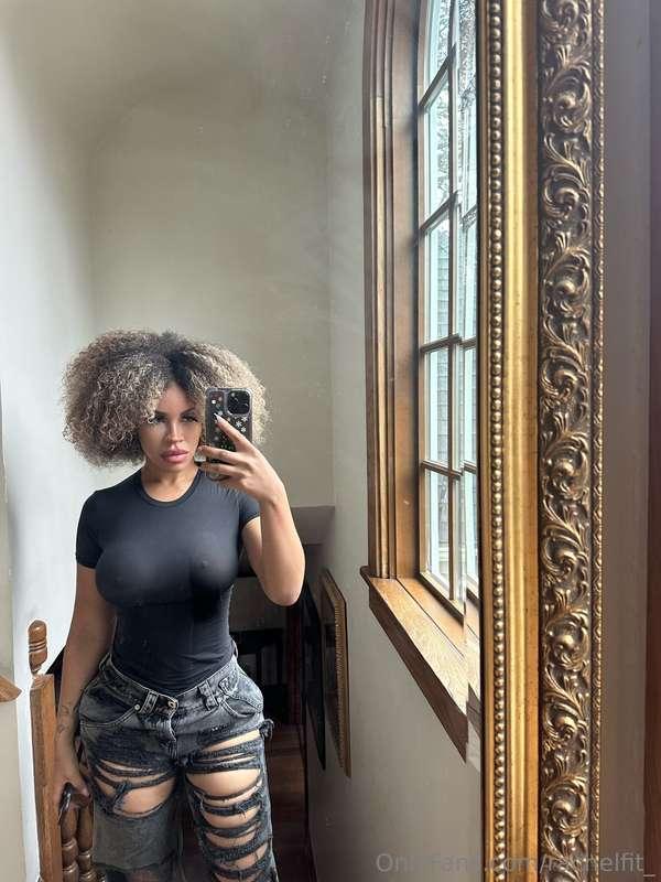 Tight tee + hard nipples = total distraction 😈👕