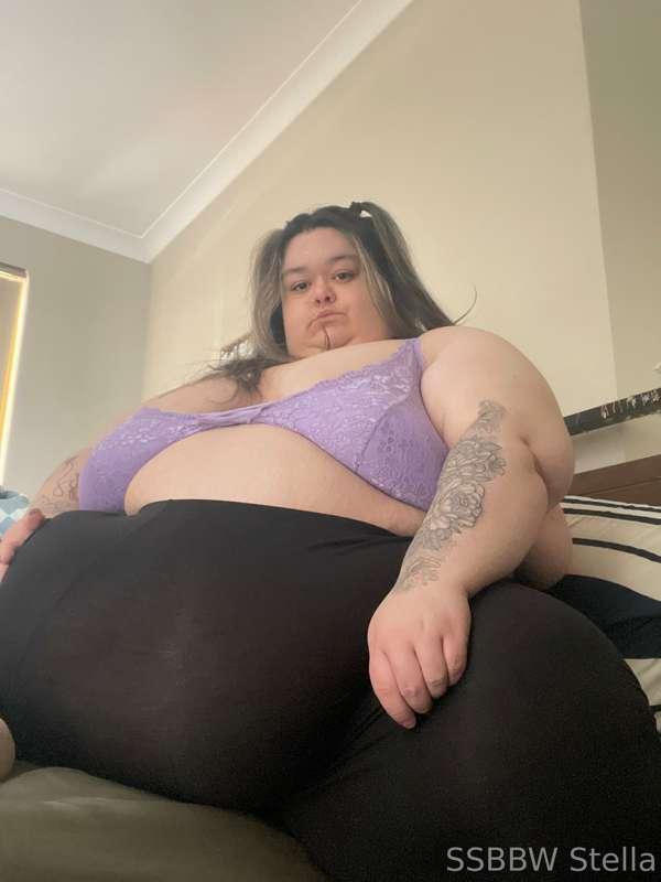 Fat girls in leggings? Yes fucking please baby!! 🥵🥰