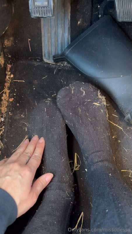 Seems like the dirty little foot/sock sluts are out of the w..