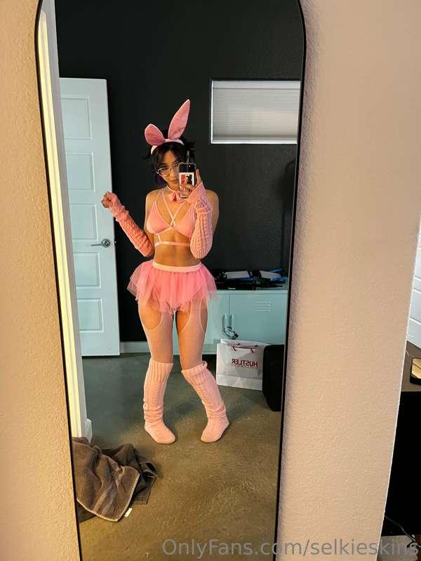 Boing hop jump thump *bunny things* 
Dm me back or the Easte..