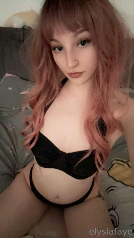 What’s your favourite colour lingerie? 🖤