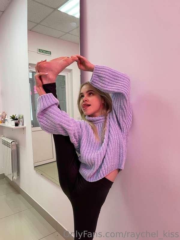 You asked to see my stretching! Here it is☺️😏