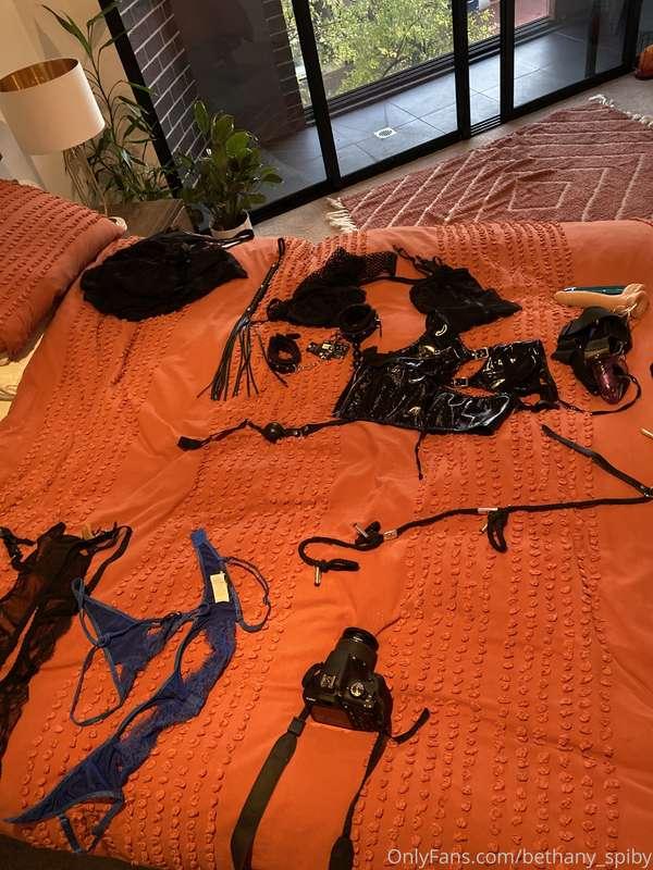 Who's ready for today's content? Competition coming too 😈💦