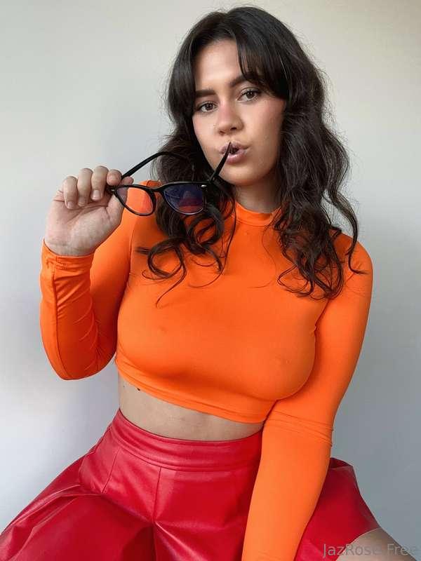 This Velma wants your cock 😈