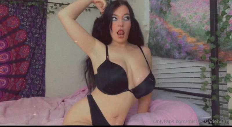 Like this post if u love mommy’s perfect body