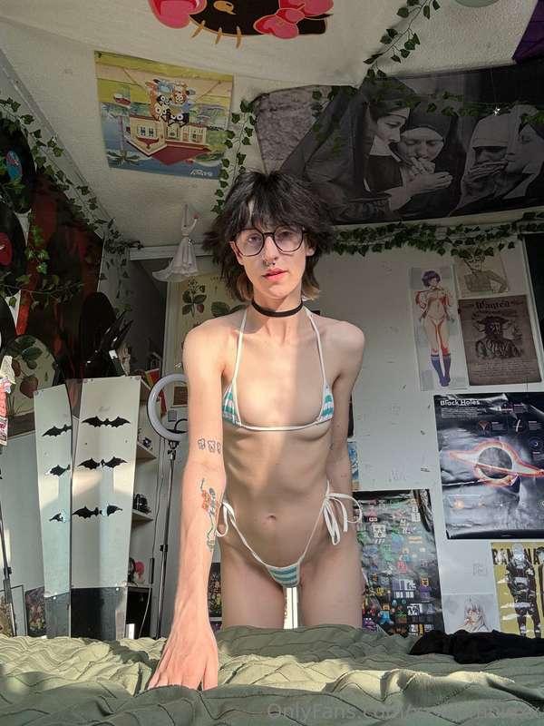 Micro Bikini !!