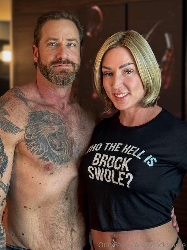 She wore the shirt… then took it off. 😈Fitwife Jewels @fitwi..