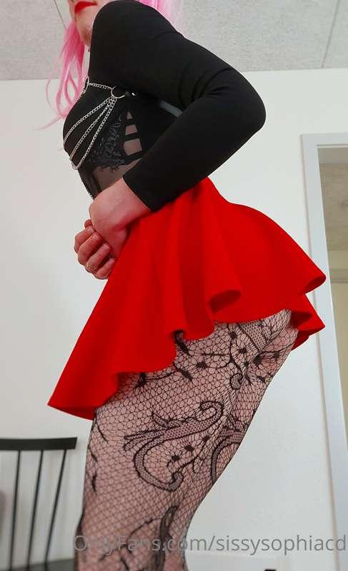 Love skirts that show off my butt ❤️