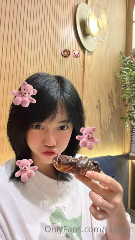 Donut 🍩 or me ?🫣