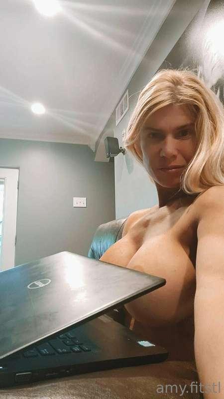 Best part about work from home 😏 Um working topless 😈