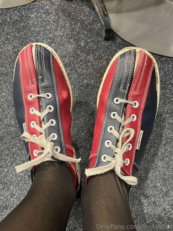 Dita plays bowling 🎳#bowlingshoes #footfetish #feetfetish #s..