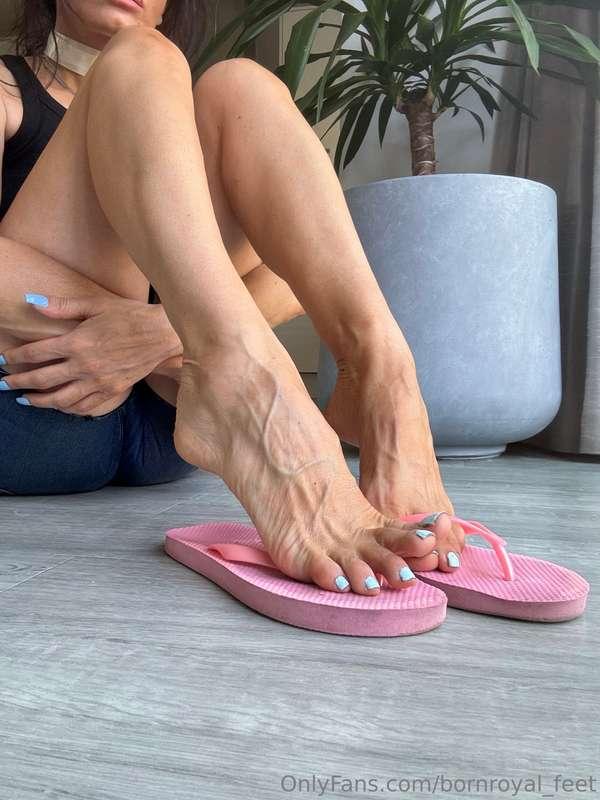 bornroyal_feet image #1