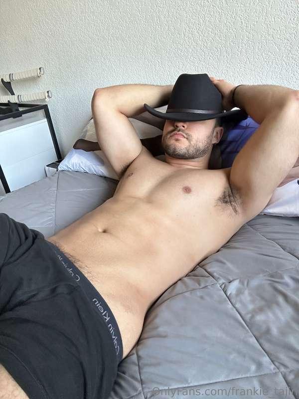 So I bought a hat/sombrero 🤠 