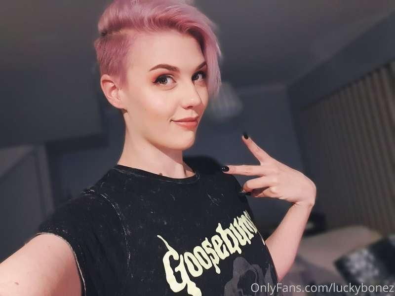 Just a plain ol' selfie but I dyed my hair pink today and th..
