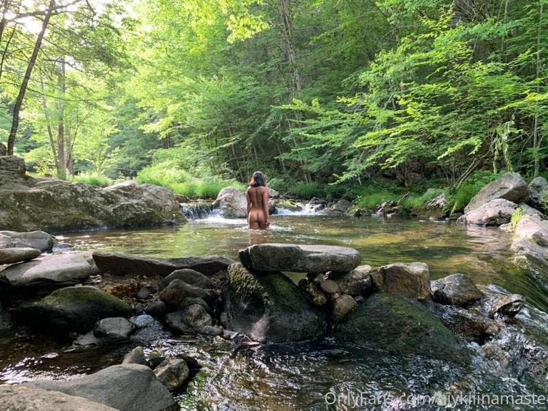 A rendition of my booty and body in Nature. There's a few mo..