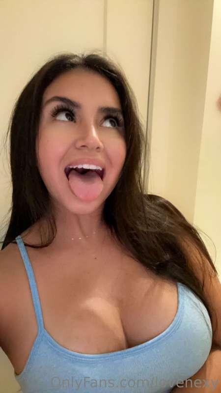 👅