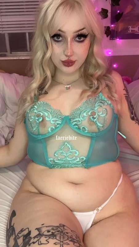come lay in my lap ❤️