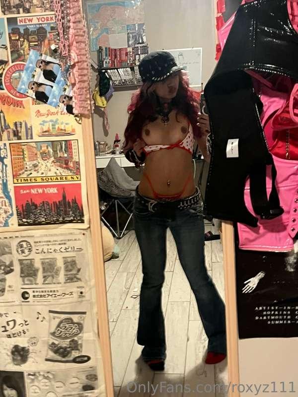 boobz! also, would any1 be interested in buying my pantiez/s..