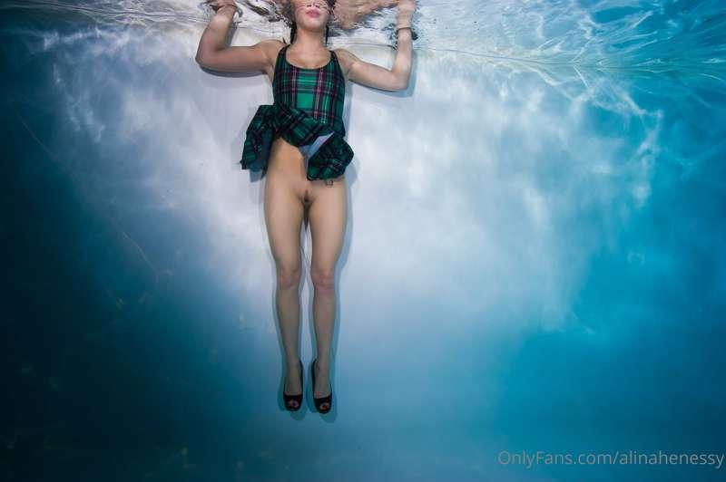 Wanna join me under the water? 💦