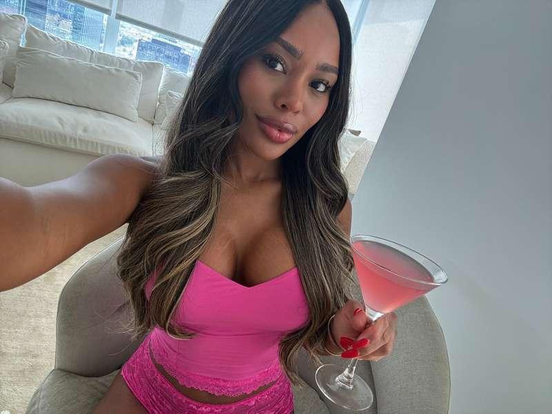 Drink of the weekend: Cosmo 🍸  Can you see why I own this pa..
