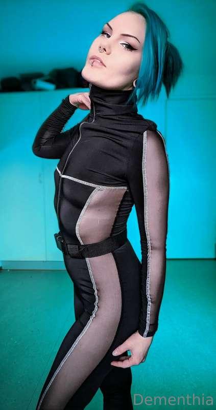 Does this suit make you wanna go scuba diving or what?