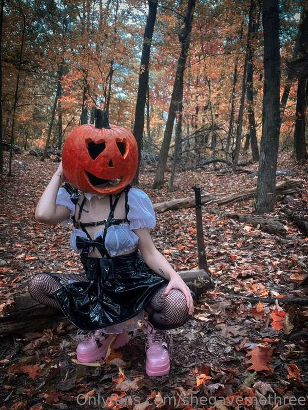 All hail the pumpkin queen 👑 🎃