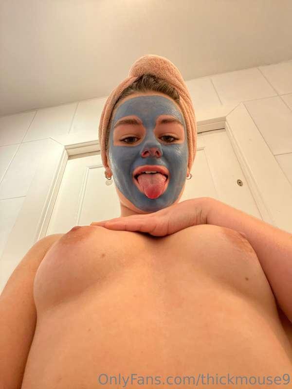 Spa day, get the boobs out🍒