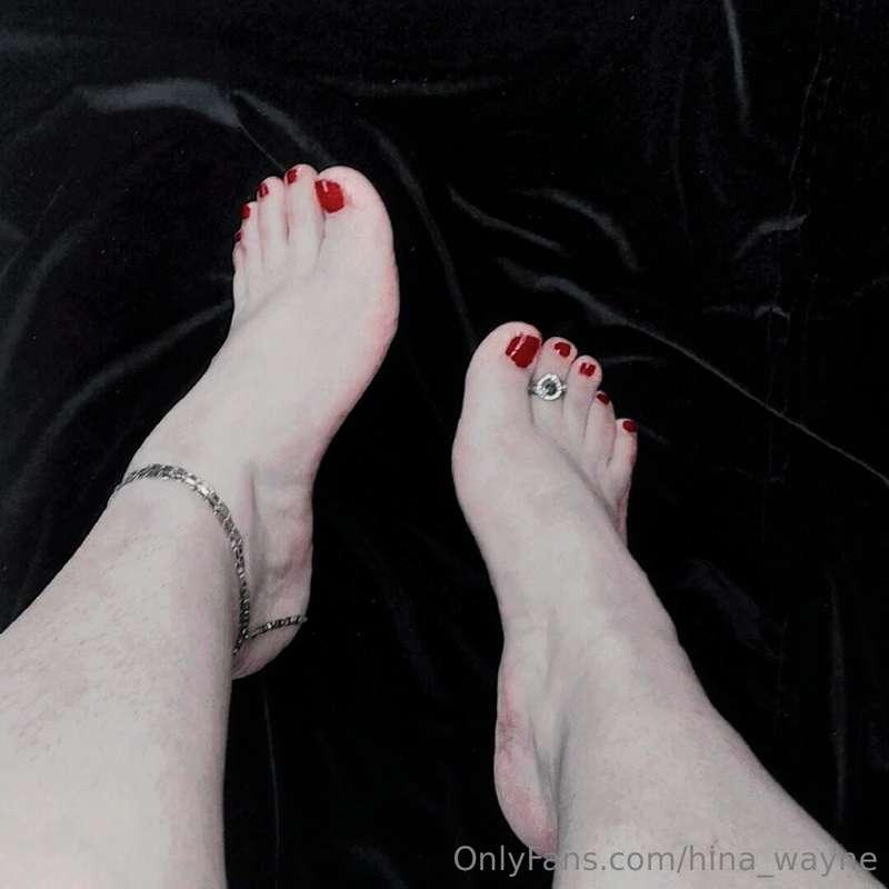 💋👣💅🏻