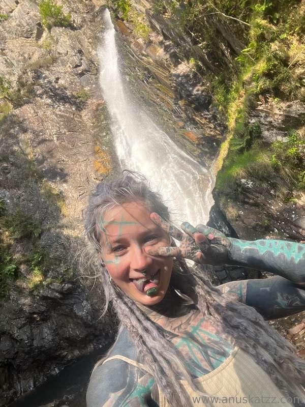 Outdoor puplic place wild blowjob in front of a waterfall. W..