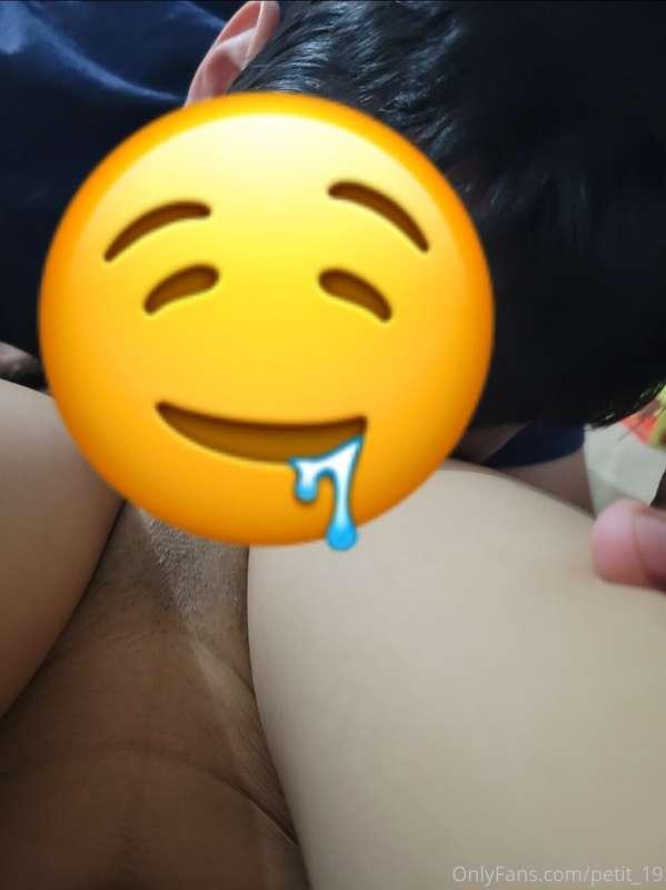 He makes me oral sex !! My classmate came to my house for so..