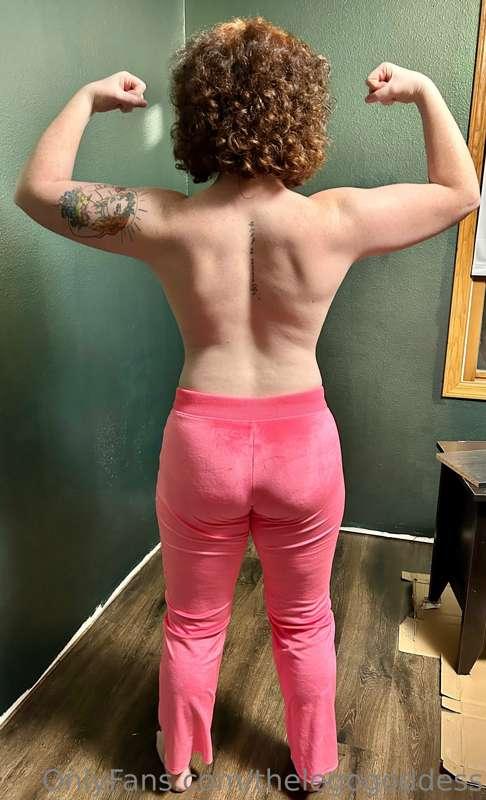 Many seem surprised a muscle mommy builds Lego sets😉 The ros..
