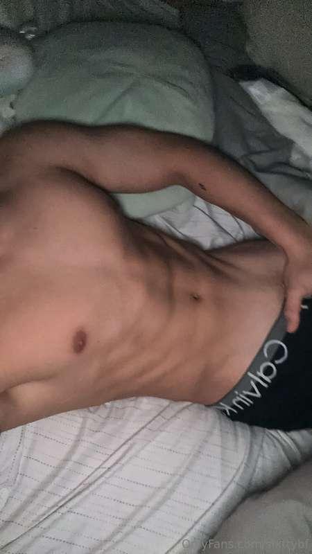 lick my abs pls