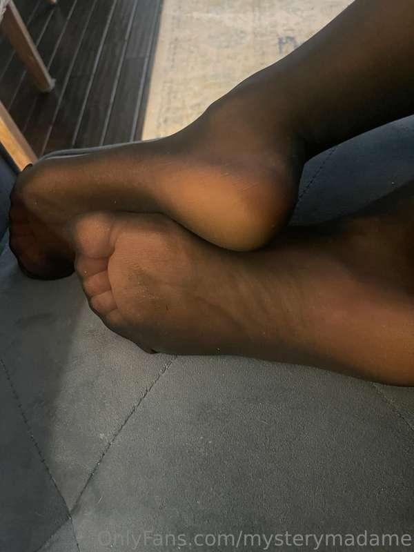 Pantyhose kind of night. Enjoy it #feet #pantyhose