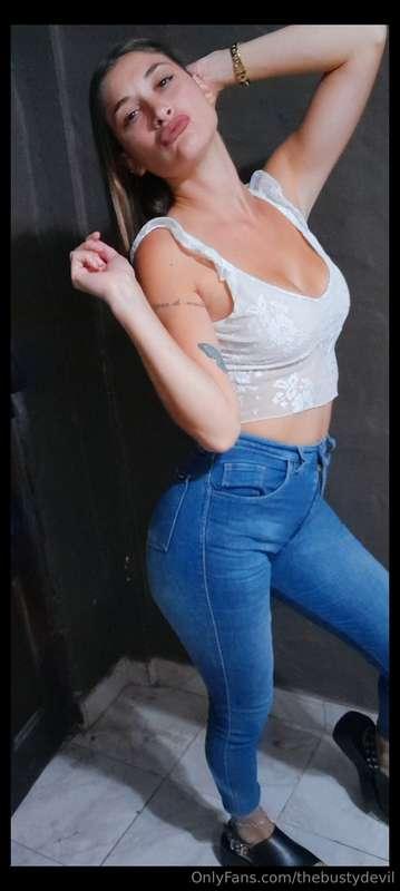 hi fans. Can I tell you a little about myself?🥰😍