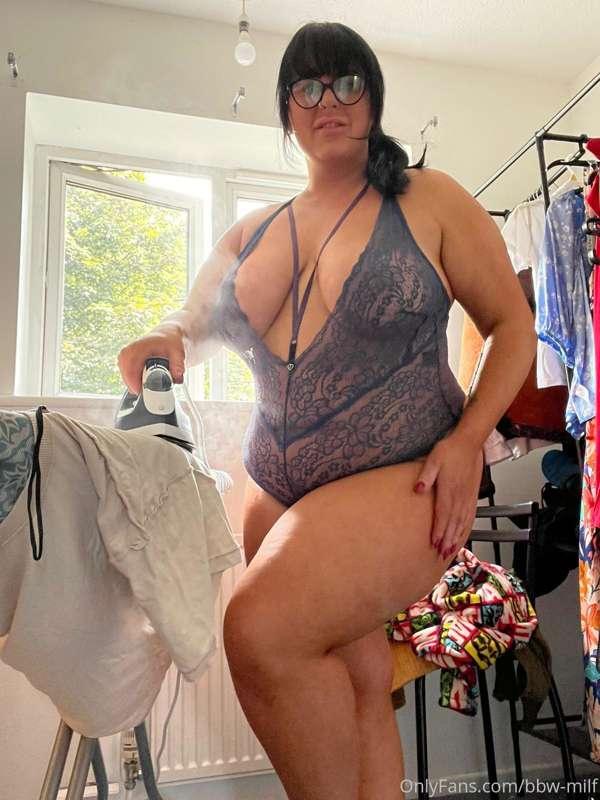If you want me to pull my bodysuit down 👀 send me #nipslip 🙈..