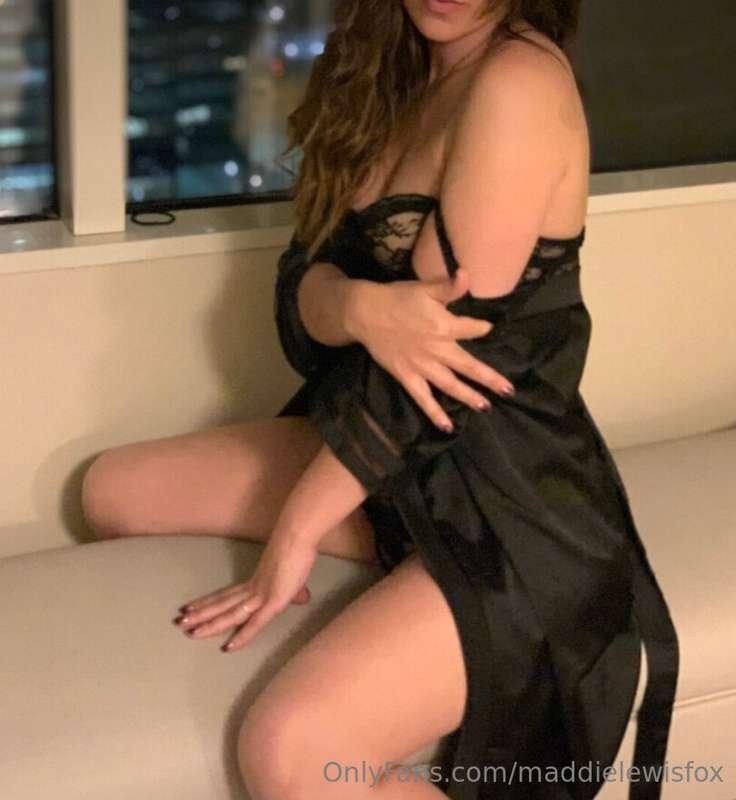 Hey this is @ogrande77 the naughtiest milf on OF 😈. Come che..