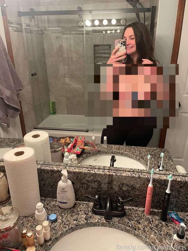 Do you love my big boobies?

#bbw #facesitting #mommy #milf #pawg #sex #curvy #naked #nude #boobs #bigboobs