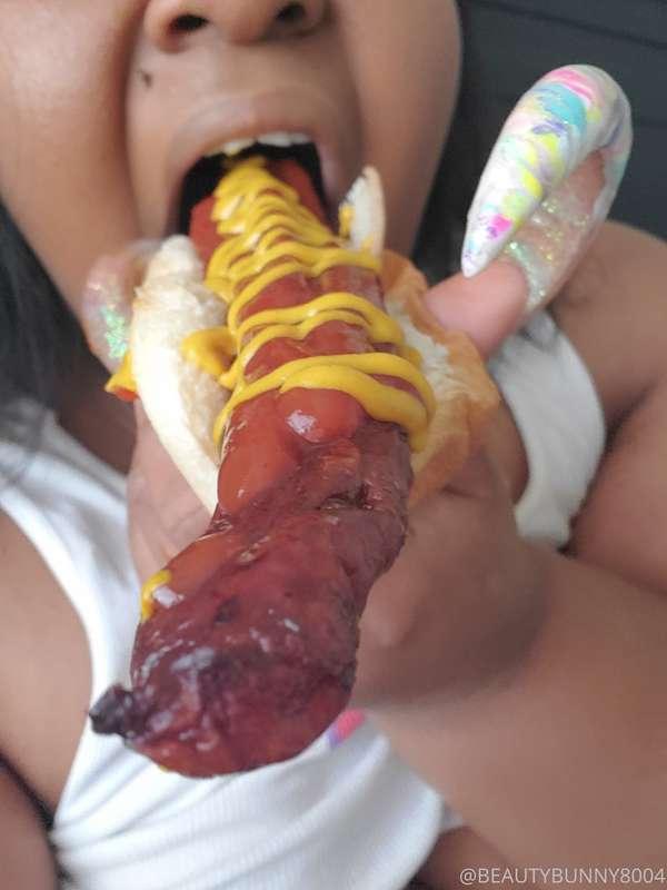 2 big sausages are going to cause alot of gas  😩💨💨💨💨🌭🌭