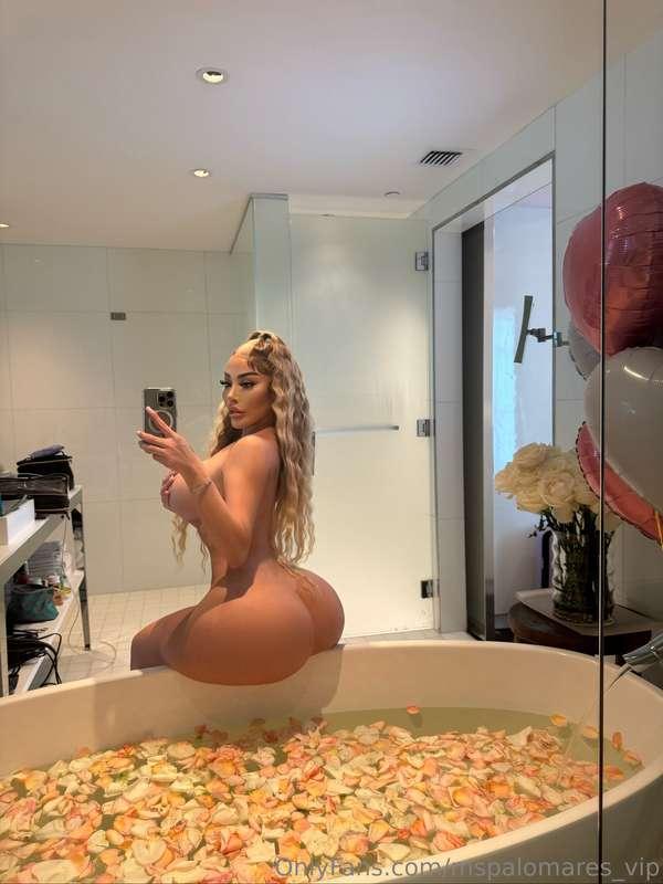 DM ME A 🐱 IF YOU ARE ONLINE RIGHT NOW AND HORNY 😈