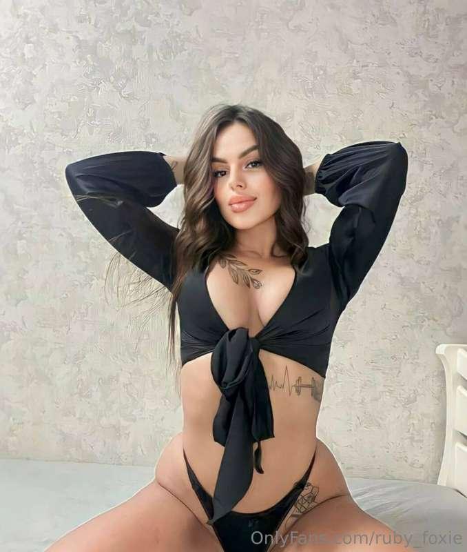 @cleo_fit Has a big juicy ass 🥵
This innocent slut is known ..