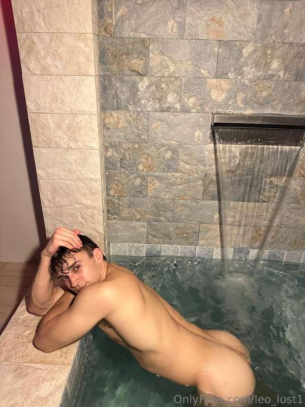 Why are your clothes on? Lets have some fun instead ;) 