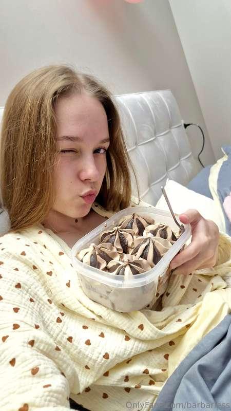 I like to indulge in sweets 😋 do you want to share? xDbut th..
