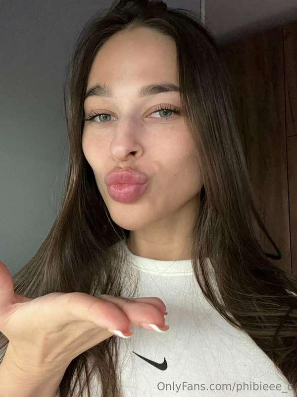 sending you kisses today 💋