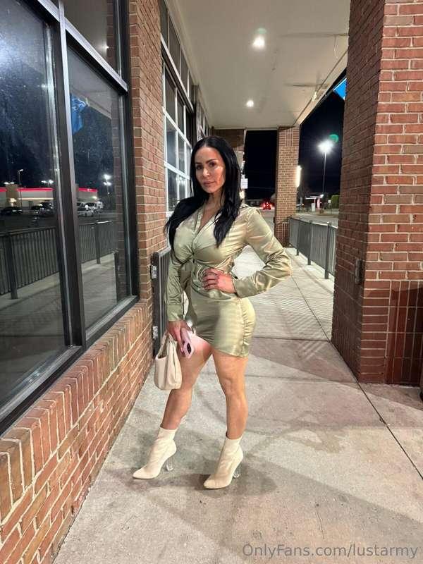 What do you think of the outfit? Can I rock silk ??? 😘😘