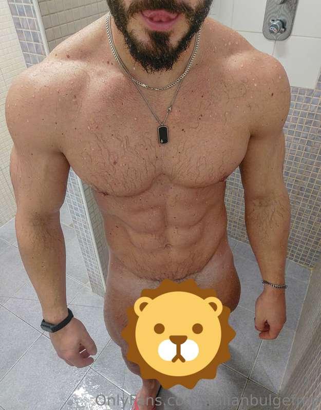 Shower togheter? 

https://onlyfans.com/italianbulge