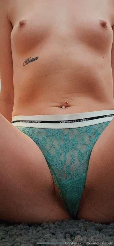 Tip this post and I’ll DM you the picture with my panties pu..