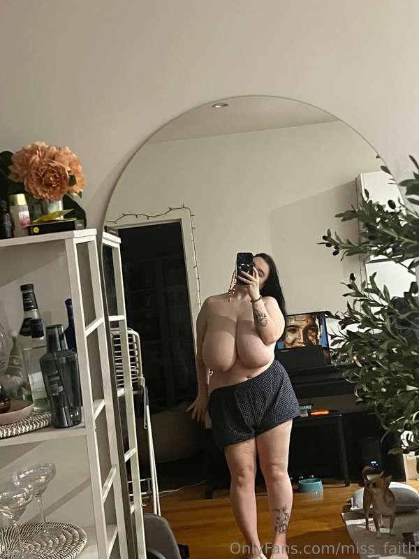 stole your shorts..thanks 💋